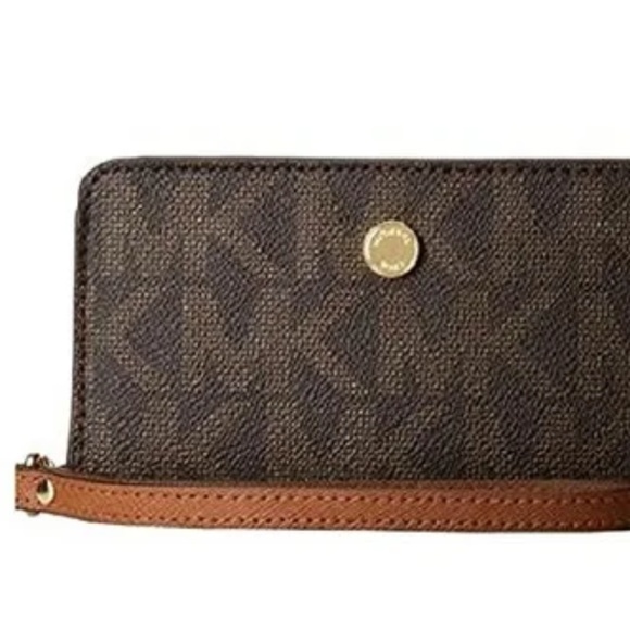 Michael Kors Jet Set Travel Slim Tech Wristlet - Picture 2 of 5